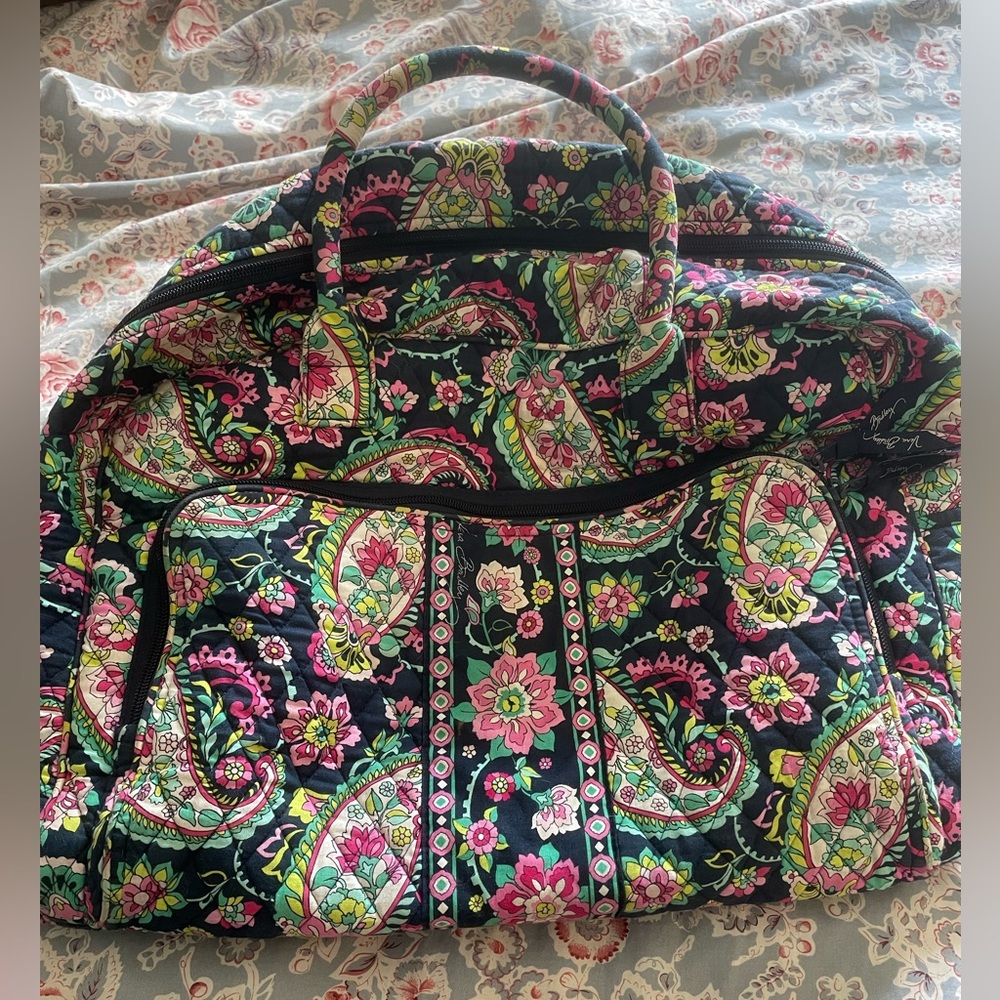 Vera Bradley duffle bag/tote/ weekend bag with strap. Great condition